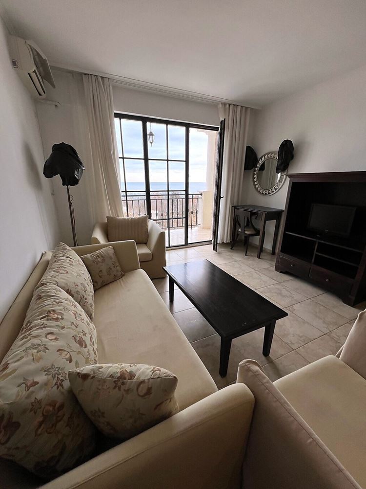 Drei-Zimmer-Wohnung mit Panoramablick auf das Meer und den Pool – erste Meereslinie in Obzor!