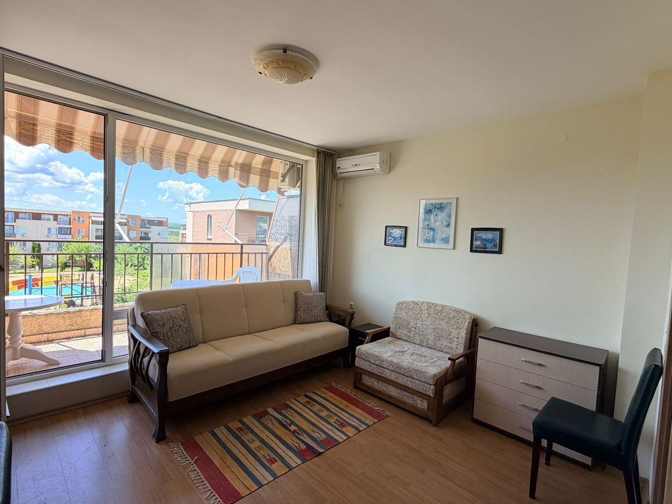 Möbliertes Studio in Sonnenstrand mit Swimmingpool, Tennisplatz und grüner Gartenanlage