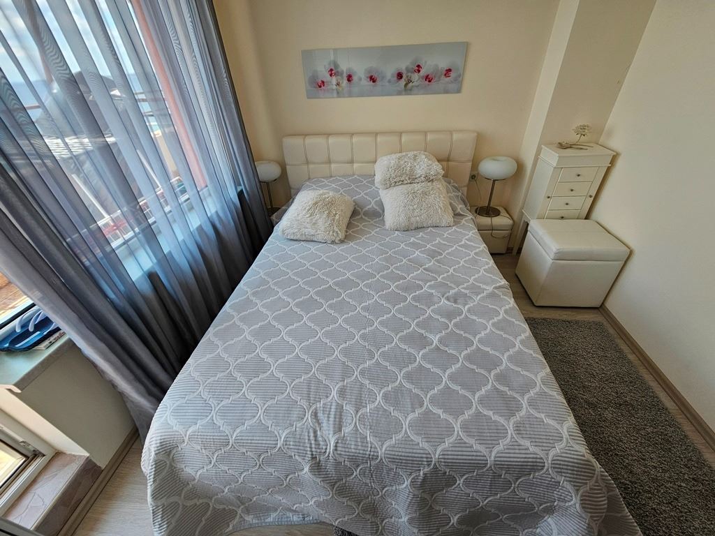 Luxuriöses Panoramaapartment in erster Meereslinie mit zwei Schlafzimmern und einer riesigen Terrasse
