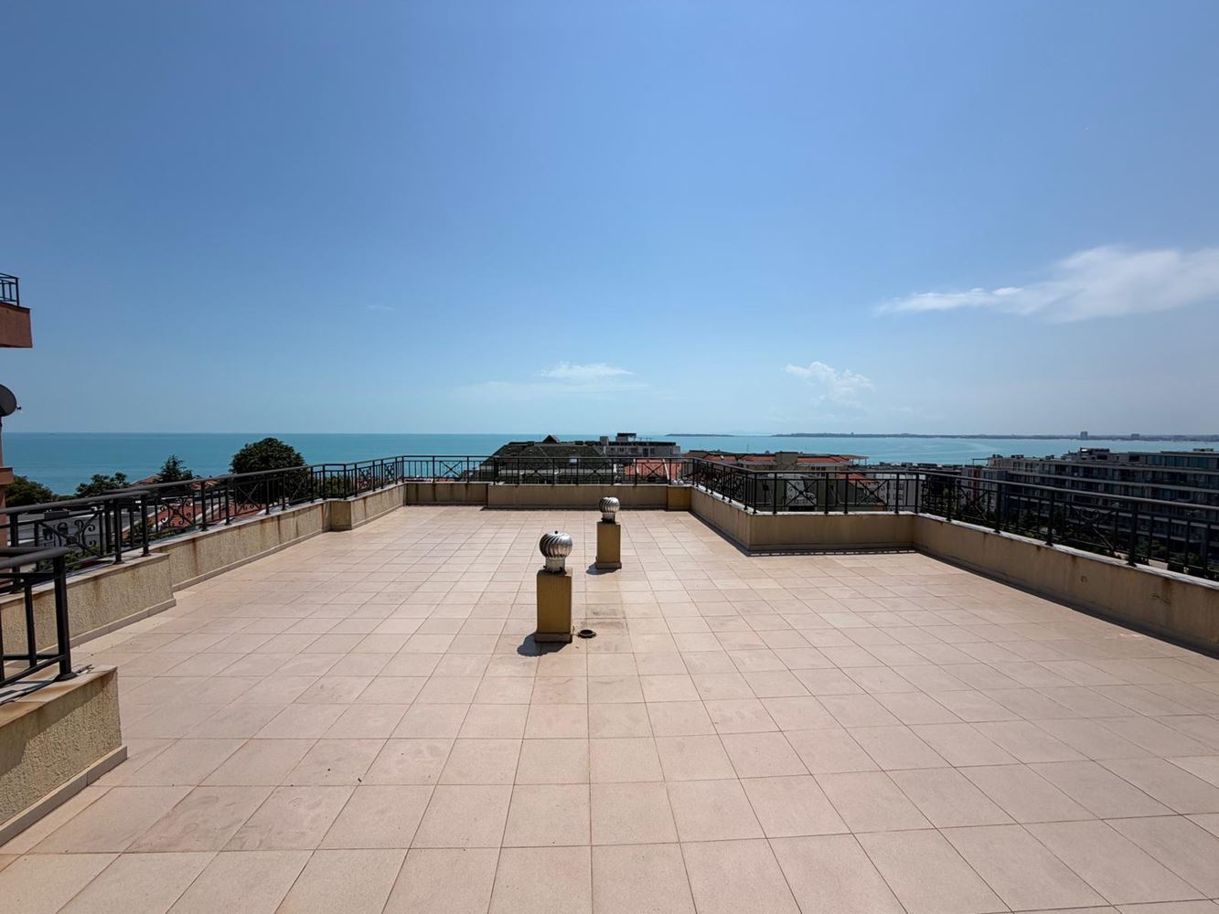 Geräumige Wohnung mit zwei Schlafzimmern und Panoramameerblick in Sveti Vlas