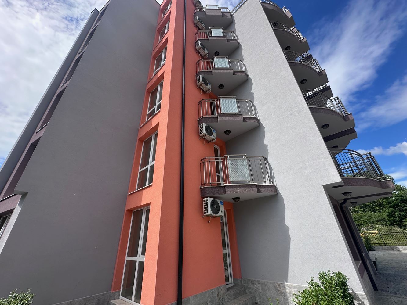 Nagelneue schlüsselfertige 3-Zimmer-Wohnung mit Dachterrasse