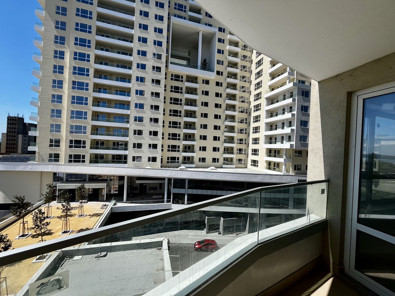 Moderne 2-Zimmer-Wohnung mit Panoramablick in einem renommierten Komplex – bezugsfertig