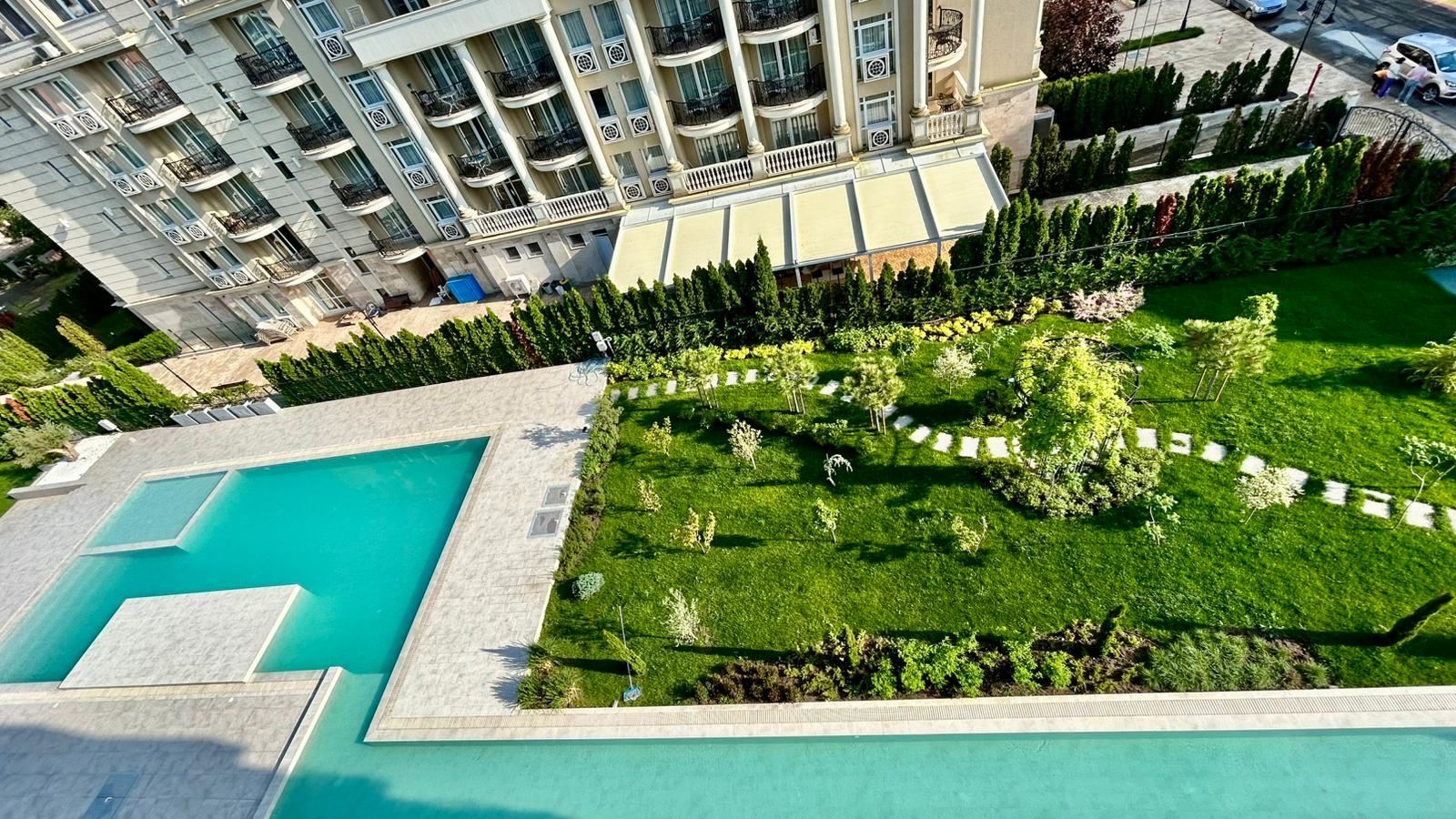 Sonnenstrand – neue Drei-Zimmer-Wohnung (Apartment mit zwei Schlafzimmern) mit großer Terrasse und Poolblick