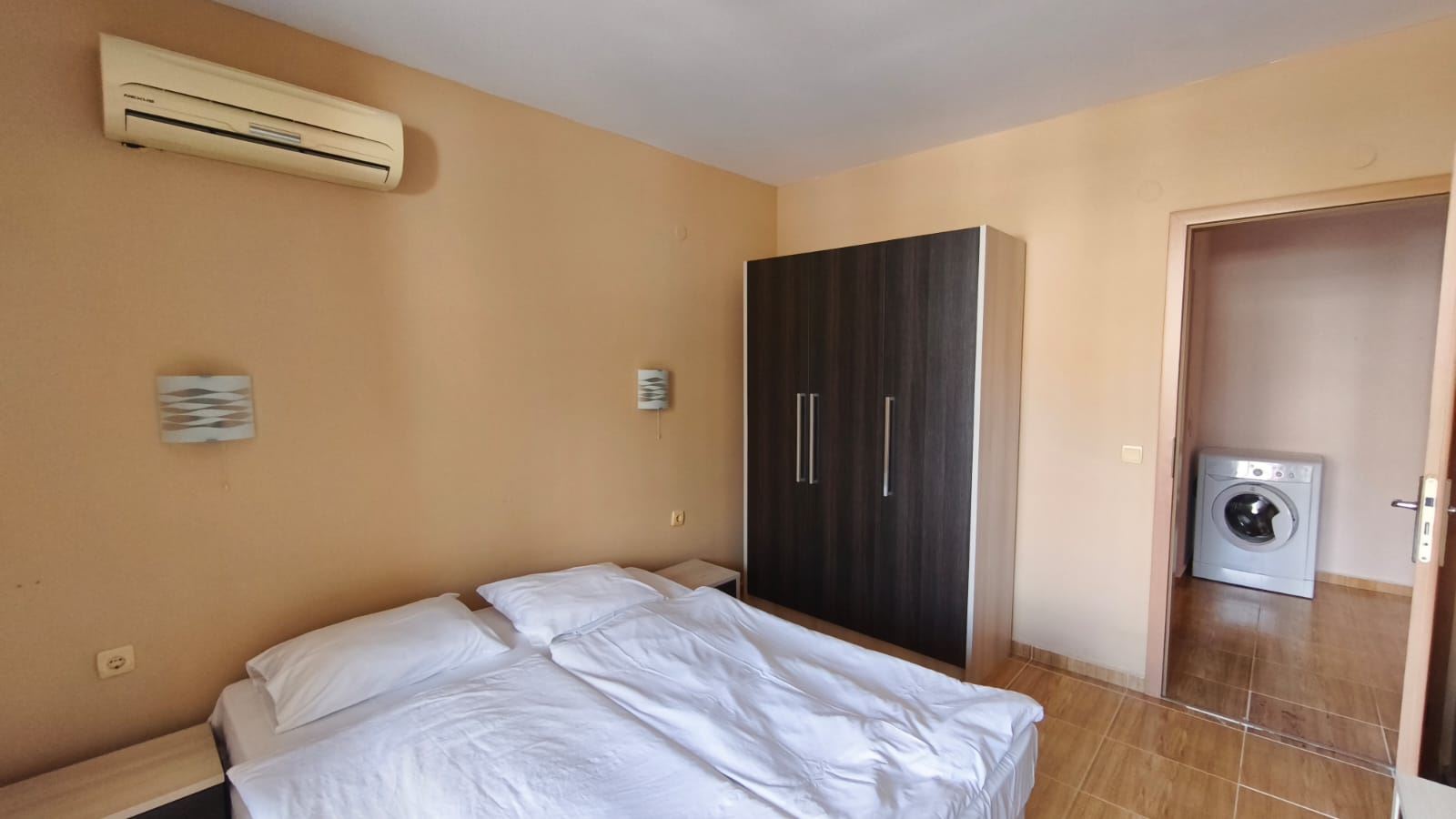 Geräumiges Zwei-Schlafzimmer-Apartment mit Meerblick in Sveti Vlas, nur 200 Meter vom Strand entfernt