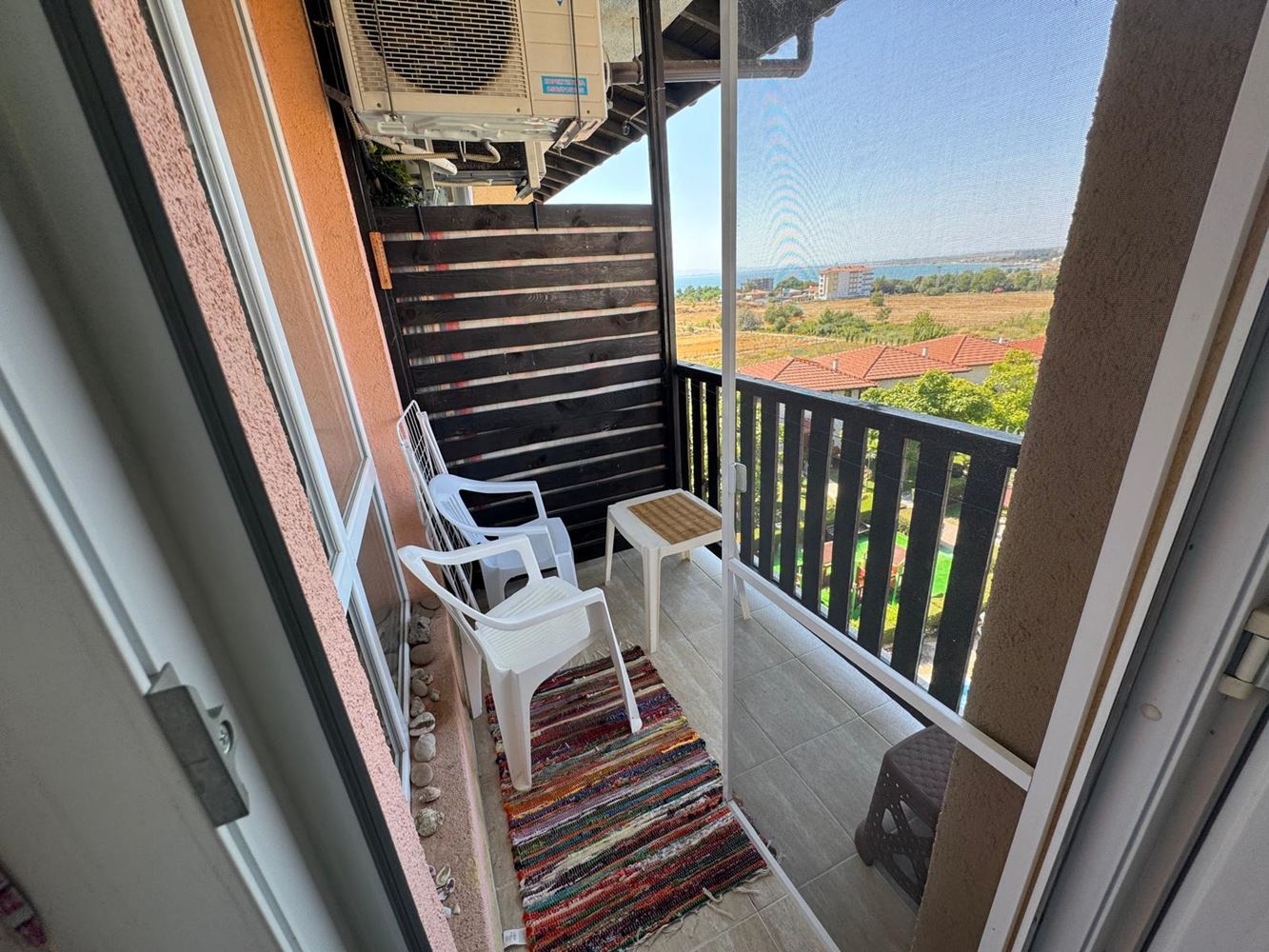Geräumiges Studio mit Meerblick und separatem Schlafbereich in Aheloy