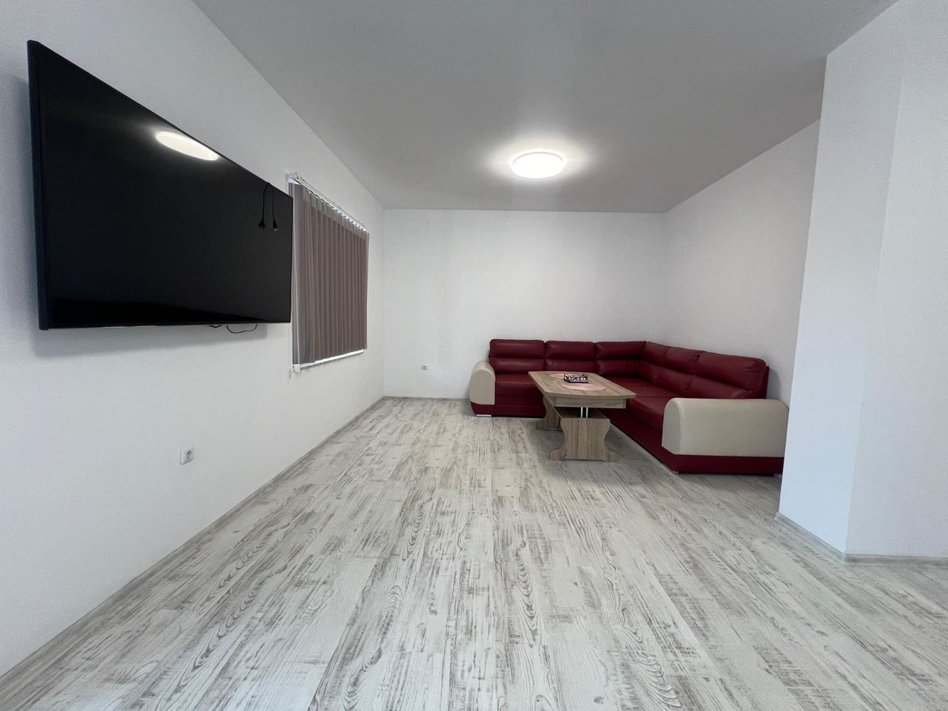 Großzügige Drei-Zimmer-Wohnung (Apartment mit zwei Schlafzimmern) mit großer Terrasse und Parkplatz in Sozopol – nahe Harmani-Strand