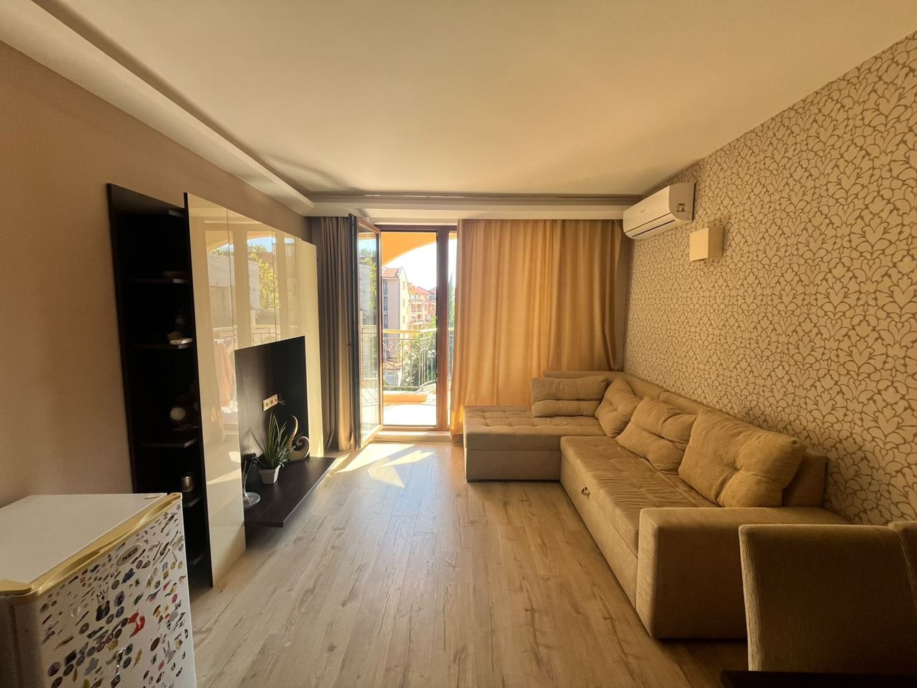 Herrliche Wohnung mit einem Schlafzimmer in einer Anlage in Sonnenstrand – Blick auf den Pool; Stil und Komfort