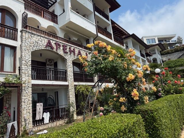 Frontale Meerespanorama in erster Meereslinie – 3-Zimmer-Wohnung in Sveti Vlas mit außergewöhnlicher Lage