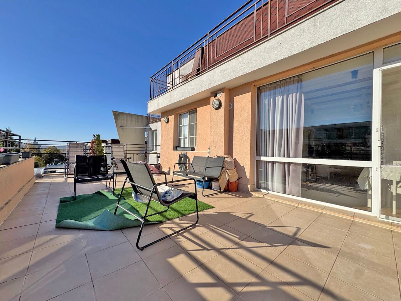 Luxuriöse Maisonette mit drei Schlafzimmern in Sonnenstrand – Großzügigkeit, Stil und Komfort. Niedrige Instandhaltungsgebühr!
