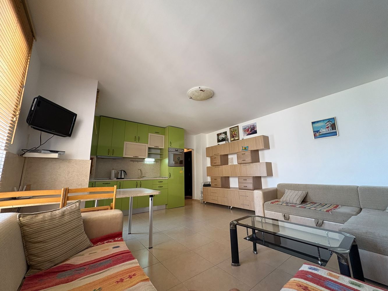 Möblierte Studio-Wohnung 200 Meter vom Meer entfernt in Pomorie – ausgezeichnete Lage und Komfort