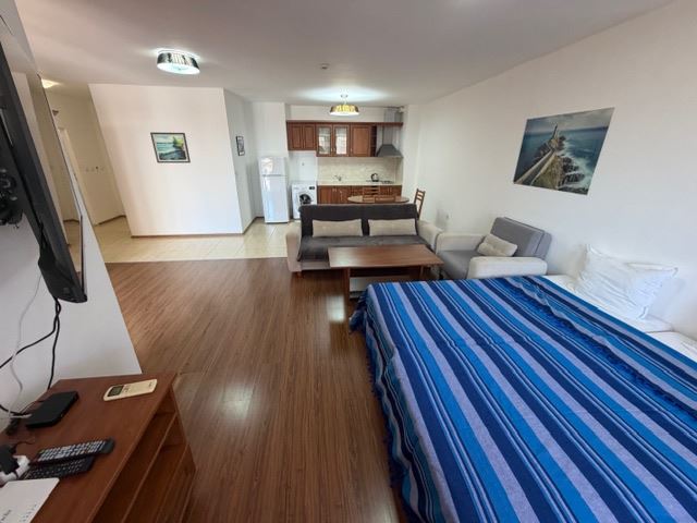 Zwei-Zimmer-Wohnung in erster Meereslinie mit Meerblick in Aheloy