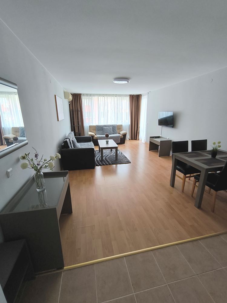 Luxuriöse Wohnung mit einem Schlafzimmer in erster Meereslinie in Sveti Vlas