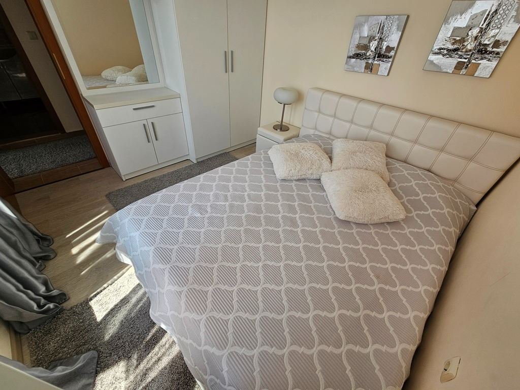 Luxuriöses Panoramaapartment in erster Meereslinie mit zwei Schlafzimmern und einer riesigen Terrasse
