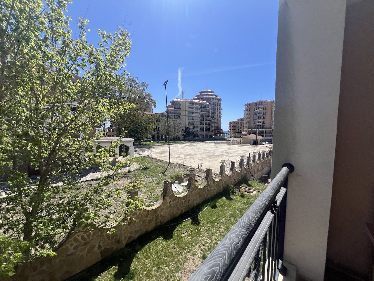 Gemütliches Studio im Herzen von Elenite – nur wenige Minuten vom Strand entfernt, in einer geschlossenen Anlage mit Pool und hervorragenden Annehmlichkeiten