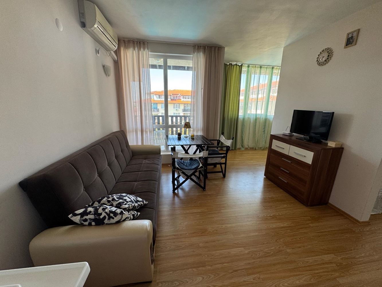 Geräumiges Studio mit Meerblick und separatem Schlafbereich in Aheloy