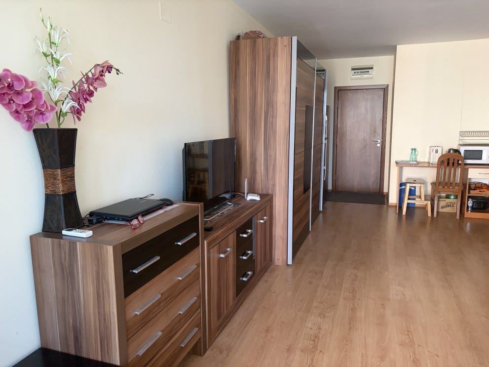 Wohnung mit einem Schlafzimmer in einer modernen Anlage mit Annehmlichkeiten in Ravda