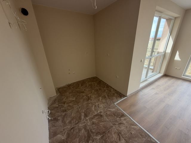 Neue Zweizimmerwohnung mit großzügigem Balkon in einer modernen Anlage in Ravda