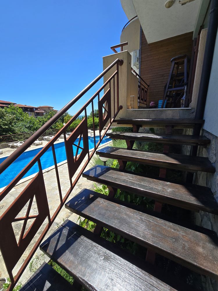 2-Zimmer-Wohnung in Sveti Vlas mit direktem Zugang zum Pool – ein ruhiger Ort zum Wohnen und Erholen