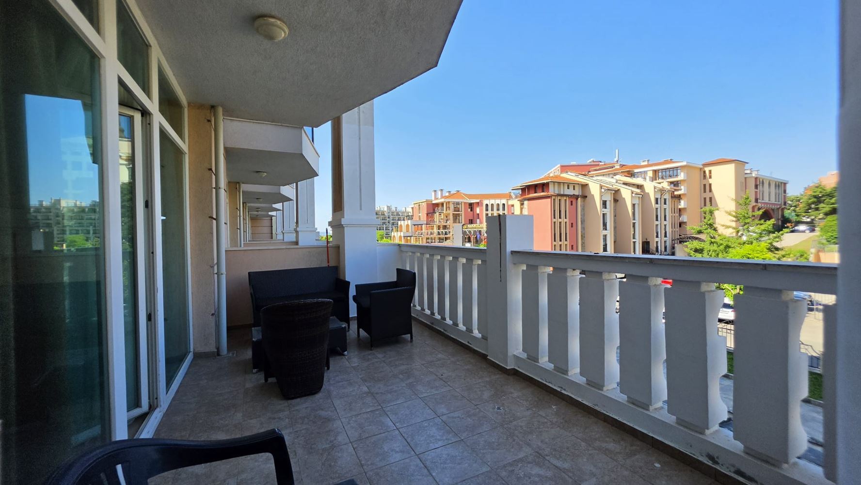 Geräumige 2-Zimmer-Wohnung mit einem Schlafzimmer in erster Meereslinie in Pomorie