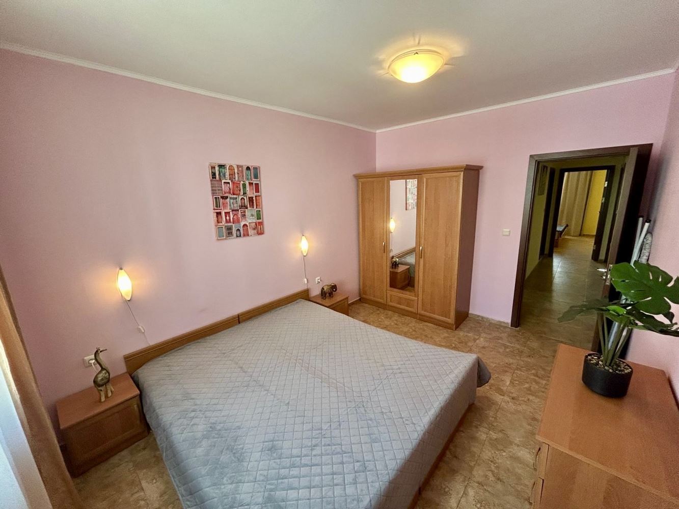 Geräumige Zwei-Zimmer-Wohnung mit Poolblick in Nessebar