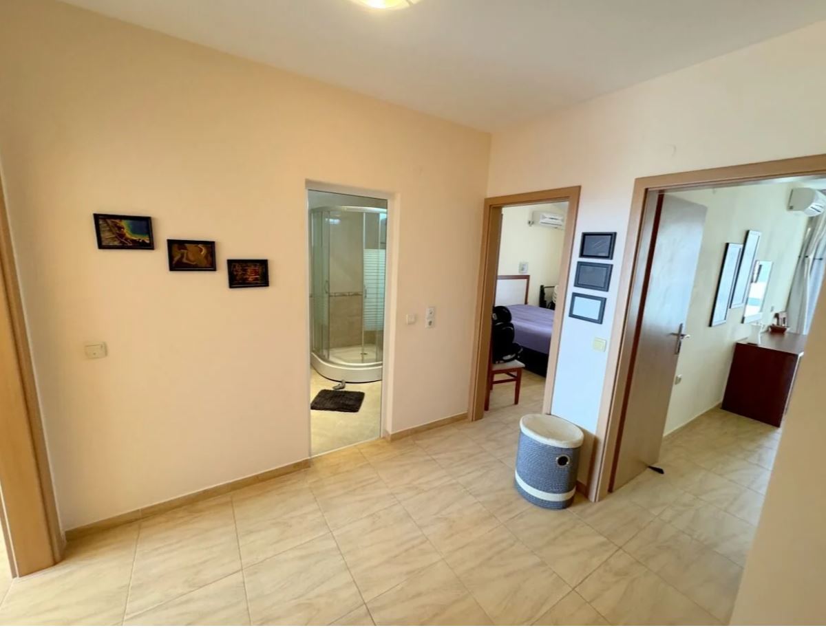 2-Zimmer-Wohnung in Sveti Vlas – Panoramablick und Komfort in einer geschlossenen Anlage