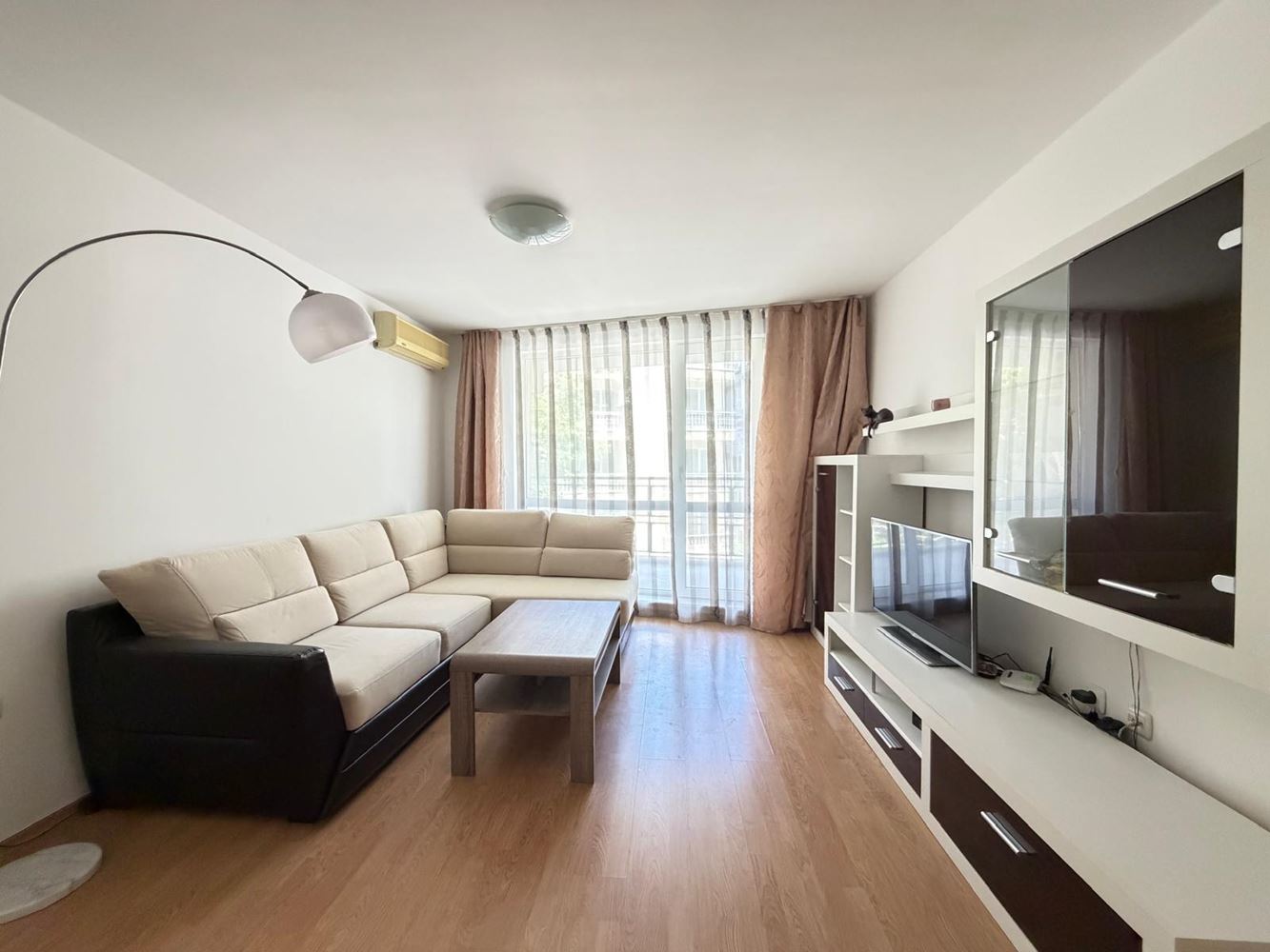 Geräumige Wohnung mit einem Schlafzimmer in Pomorie – mit großer Terrasse und ausgezeichnetem Investitionspotenzial