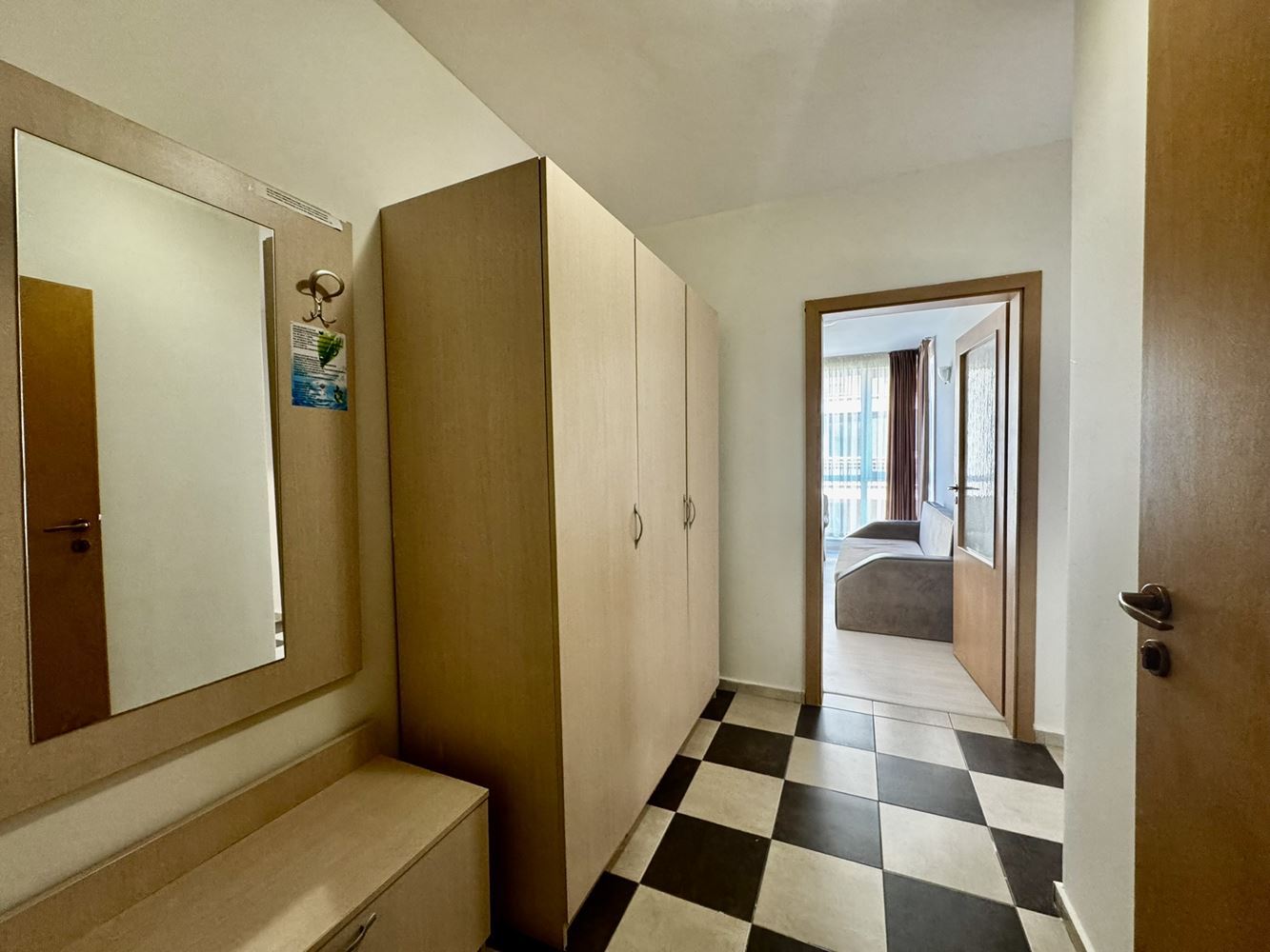 Entdecken Sie Ihr neues Zuhause am Meer - eine Drei-Zimmer-Wohnung im zentralen Teil von Sonnenstrand