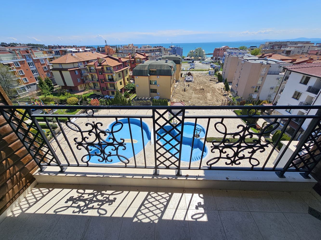 Drei-Zimmer-Wohnung mit Meerblick – Dachgeschoss mit zwei Terrassen in einer Anlage in Nessebar
