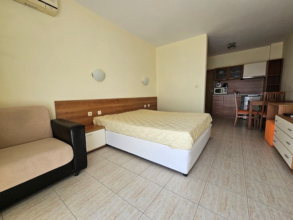 Stilvolles Studio mit Panoramablick auf den Pool in Sunny Beach – bezugsfertig und ideal zur Investition