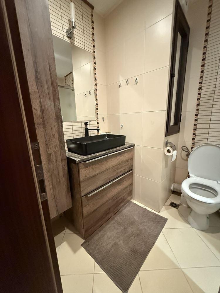 Möblierte Zwei-Zimmer-Wohnung (Wohnung mit einem Schlafzimmer) in einem Elite-Komplex mit Pools und Sportanlagen