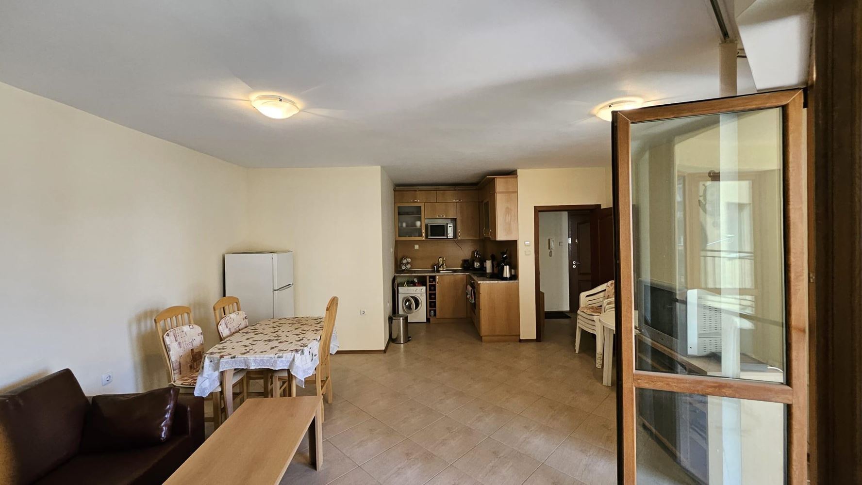 Drei-Zimmer-Wohnung mit großzügiger Fläche und niedrigen Instandhaltungskosten in Sonnenstrand