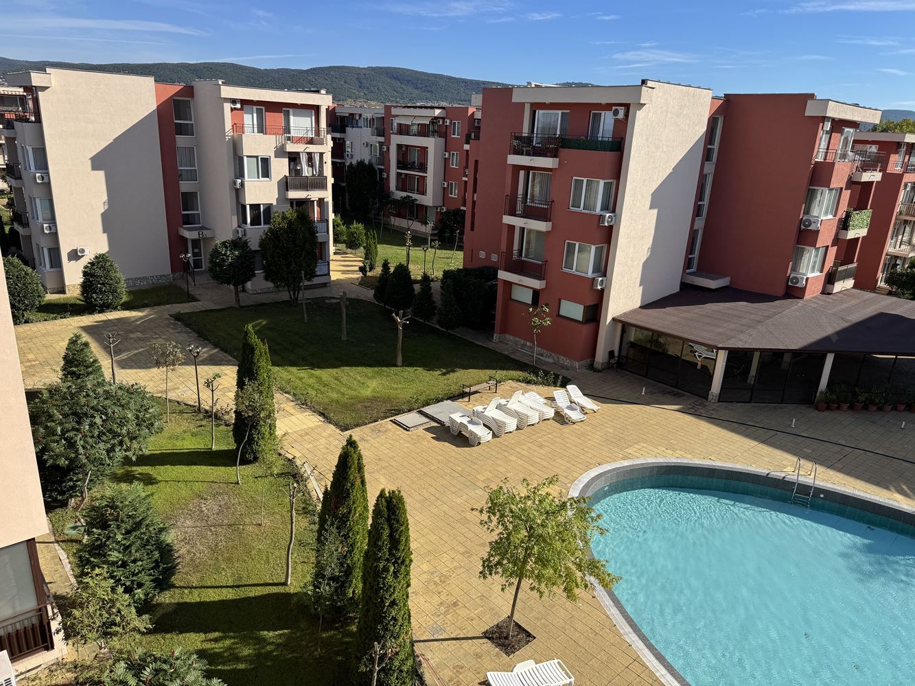 Studio mit Poolblick in einer Anlage mit hervorragender Infrastruktur in Sonnenstrand