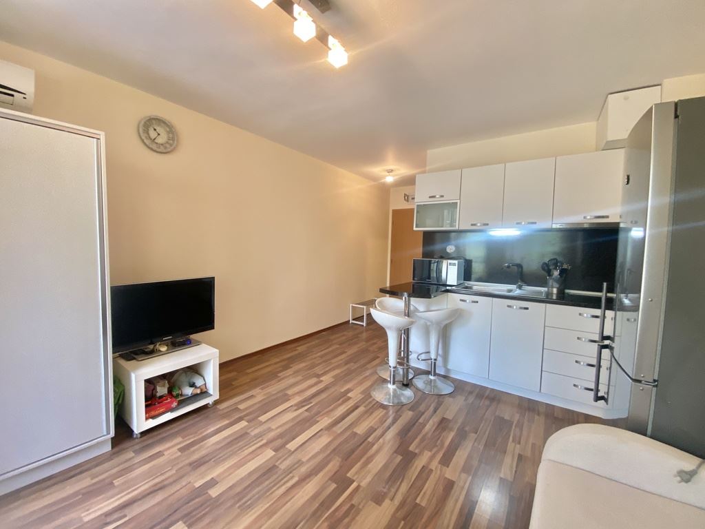 Ausgezeichnetes Studio mit Poolblick am Sonnenstrand – bezugsfertig oder zur Investition