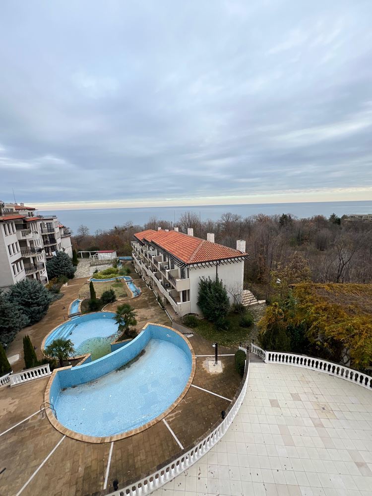 Drei-Zimmer-Wohnung mit Panoramablick auf das Meer und den Pool – erste Meereslinie in Obzor!