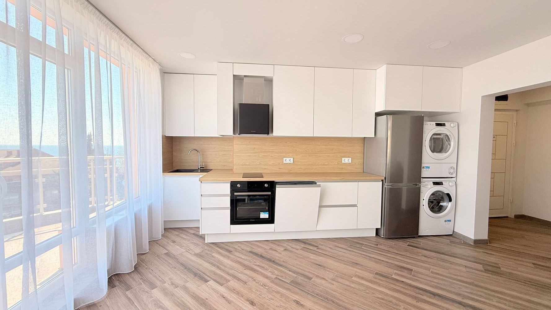 Luxuriöse Wohnung mit drei Schlafzimmern in erster Meereslinie in Ravda – Raum, Prestige und beeindruckendes Meerespanorama