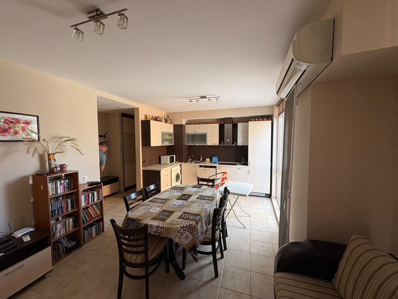 Geräumige Wohnung mit zwei Schlafzimmern in Pomorie – nur 400 Meter vom Meer entfernt