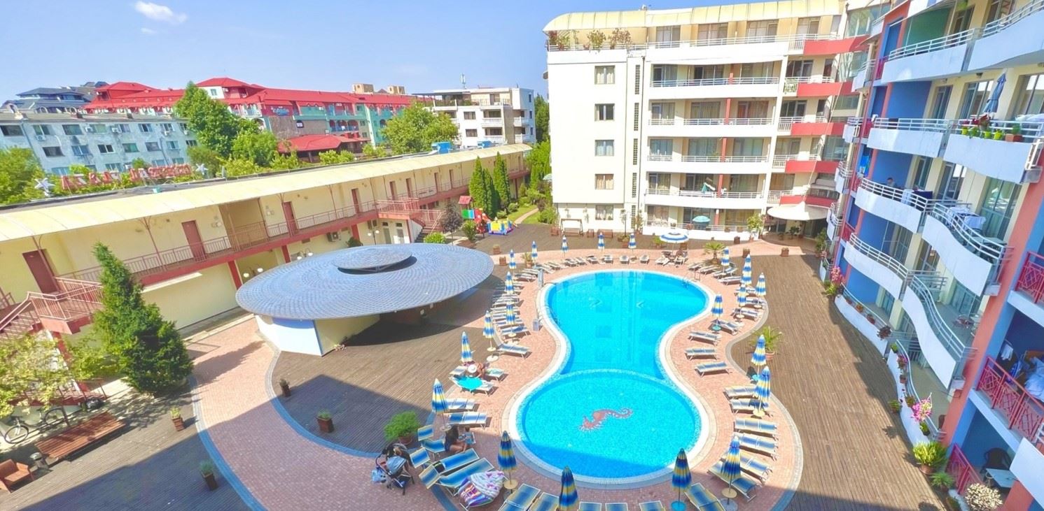 Geräumige 2-Zimmer-Wohnung mit Poolblick in Sonnenstrand