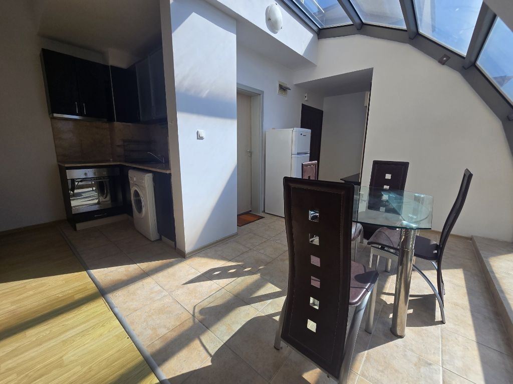 Geräumiges Maisonette-Apartment mit beeindruckender Fläche und ausgezeichneter Lage in Zarewo – nur wenige Meter vom Meer entfernt
