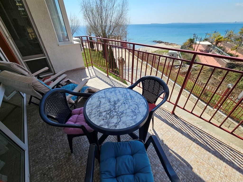 Sveti Vlas, erste Reihe am Meer – 2-Zimmer-Wohnung mit Meerblick