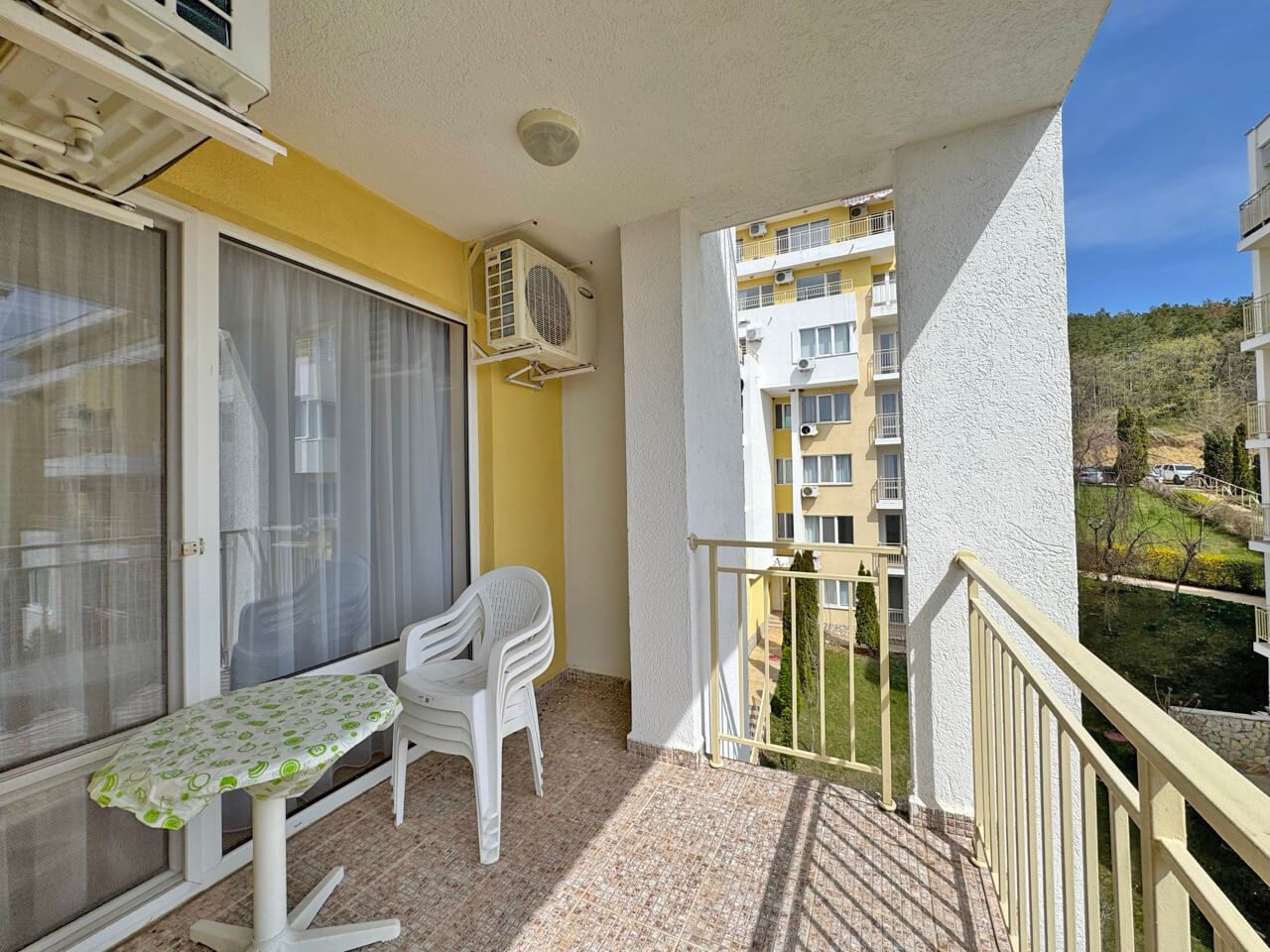 2-Zimmer-Wohnung mit Meerblick und Blick auf den Pool in einer prestigeträchtigen Anlage in Sveti Vlas