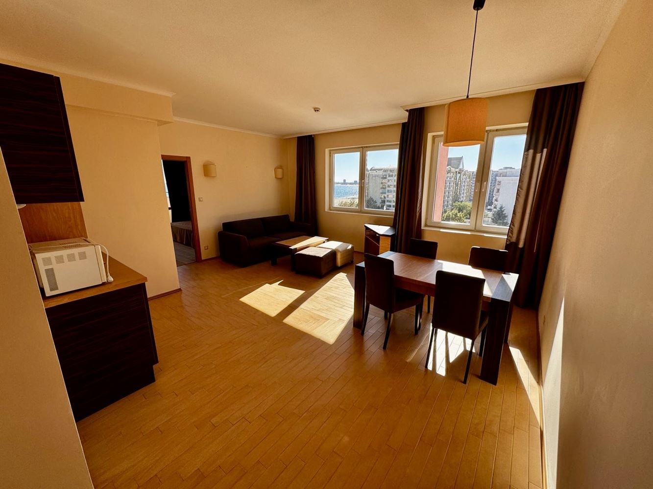 Geräumige 2-Zimmer-Wohnung mit großer Terrasse und Panoramablick auf das Meer
