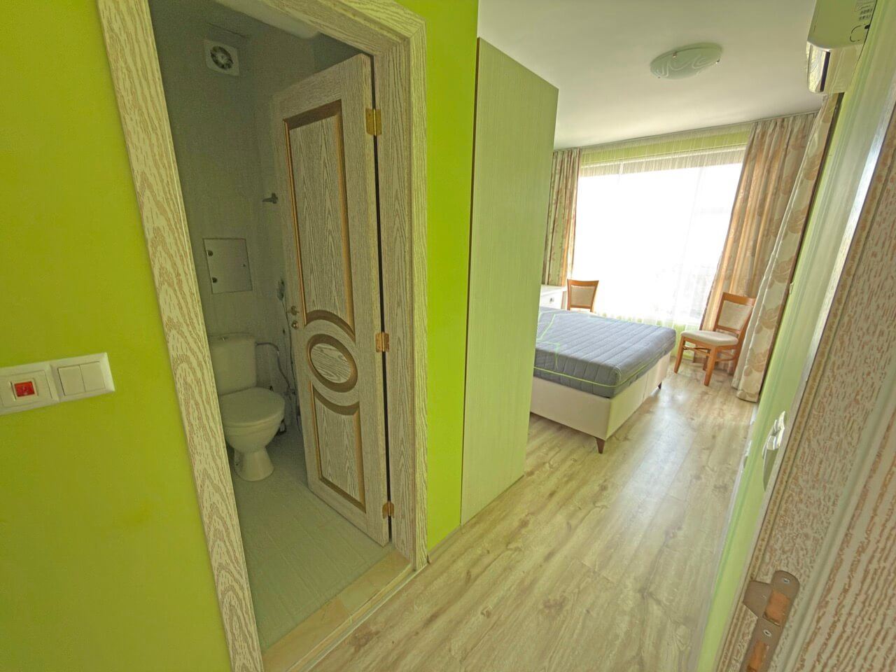 Drei-Zimmer-Wohnung mit Meerblick, 200 Meter vom Strand entfernt in Pomorie