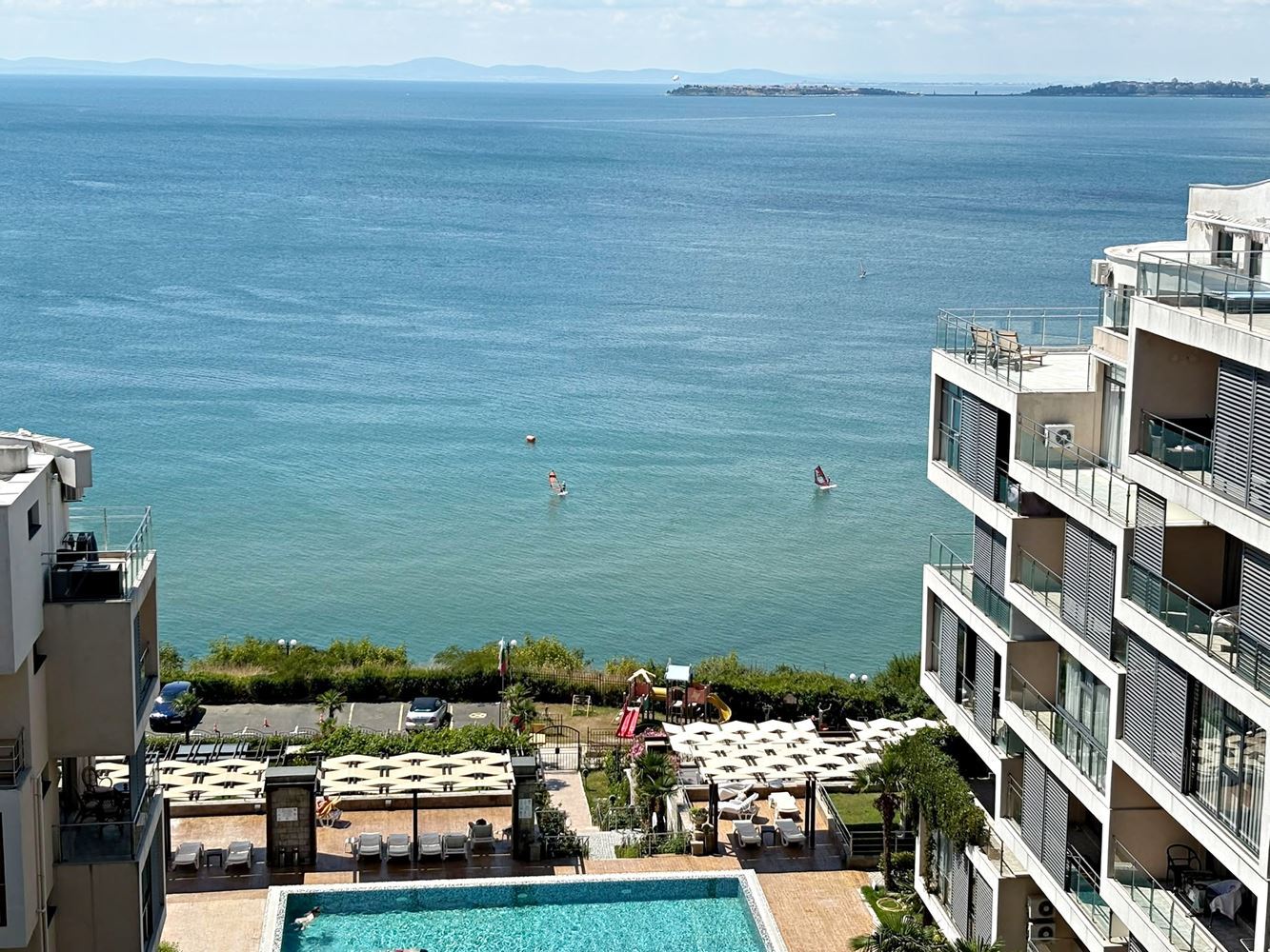 Luxuriöse 2-Zimmer-Wohnung mit Panoramablick auf das Meer in erster Linie in Sveti Vlas