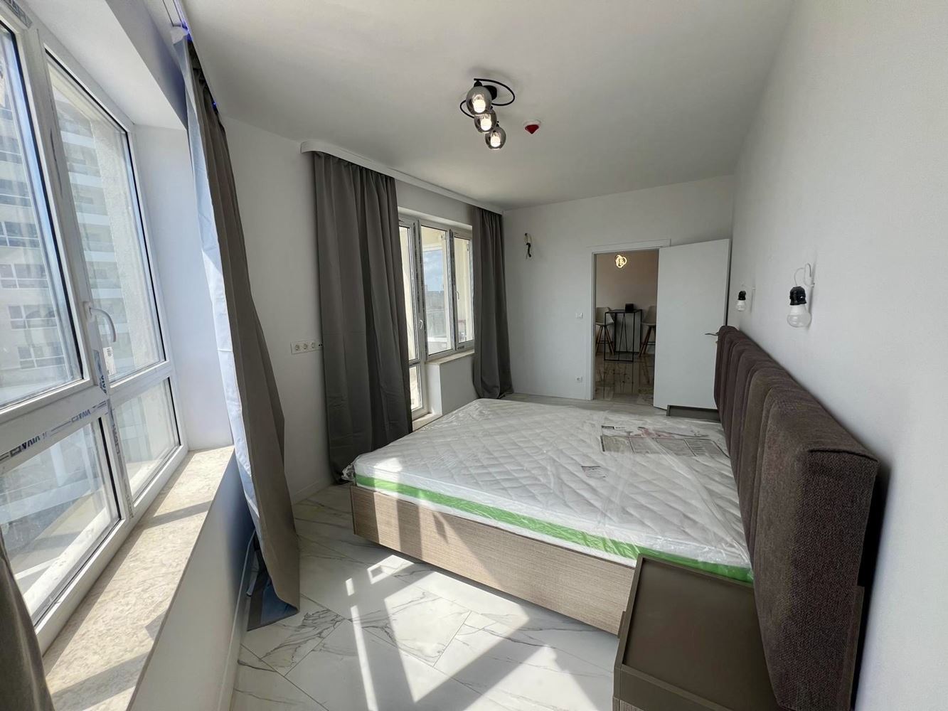 Moderne 2-Zimmer-Wohnung mit Panoramablick in einem renommierten Komplex – bezugsfertig