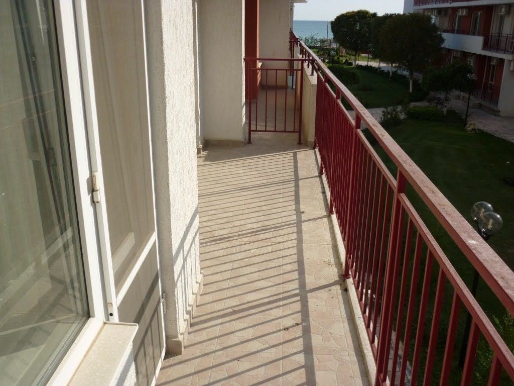 Möblierte Zwei-Zimmer-Wohnung direkt am Strand mit Meerblick in Elenite