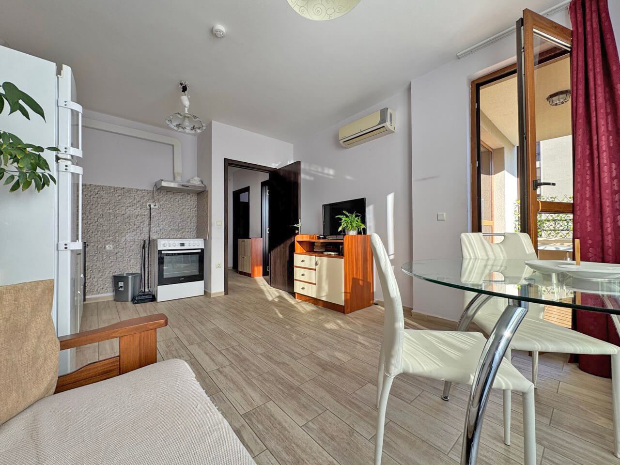 3-Zimmer-Wohnung mit Parkblick in Sonnenstrand – Komfort und hervorragende Annehmlichkeiten