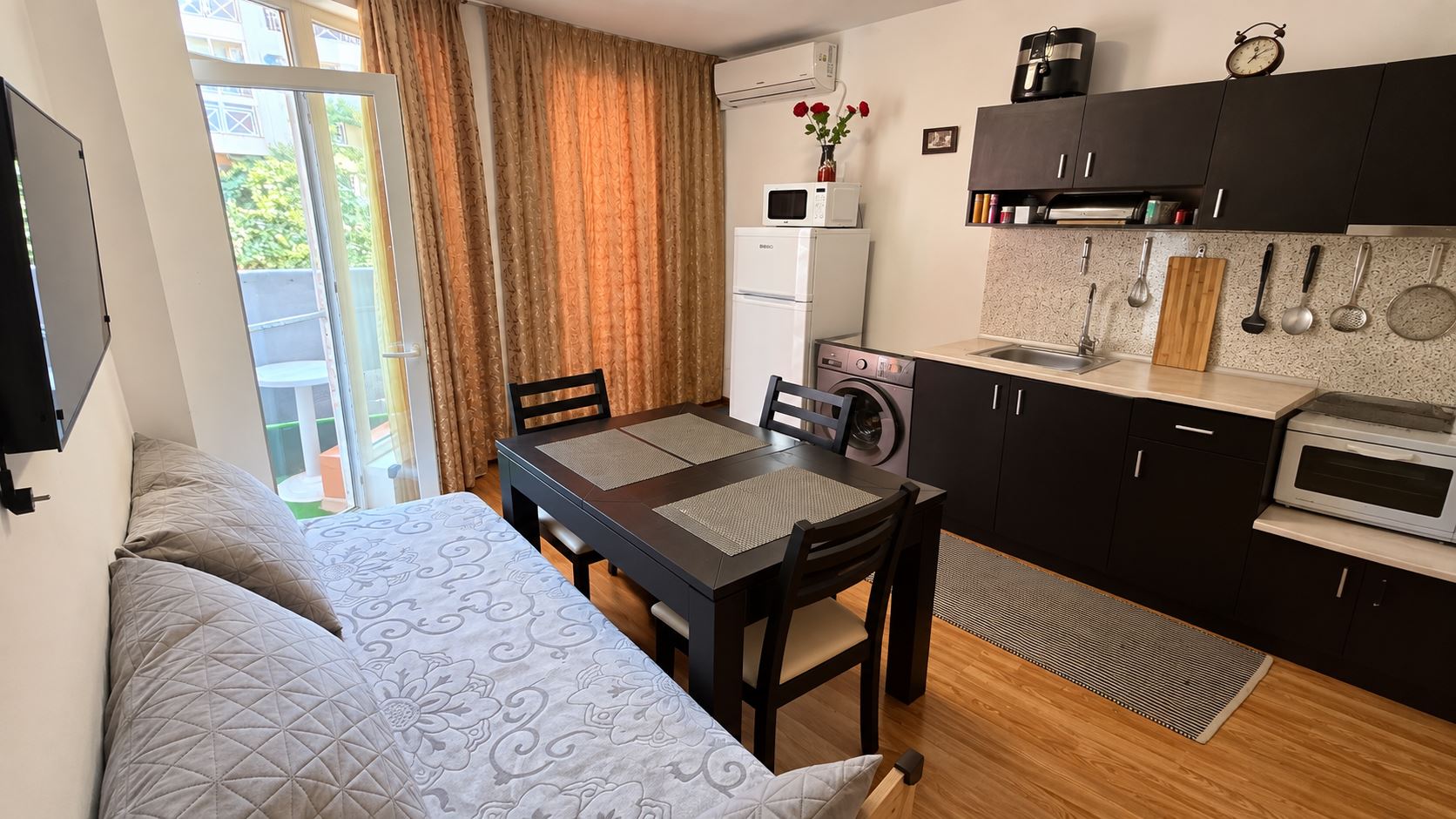 Gemütliche Wohnung mit einem Schlafzimmer in einer Wohnanlage mit eigener Infrastruktur
