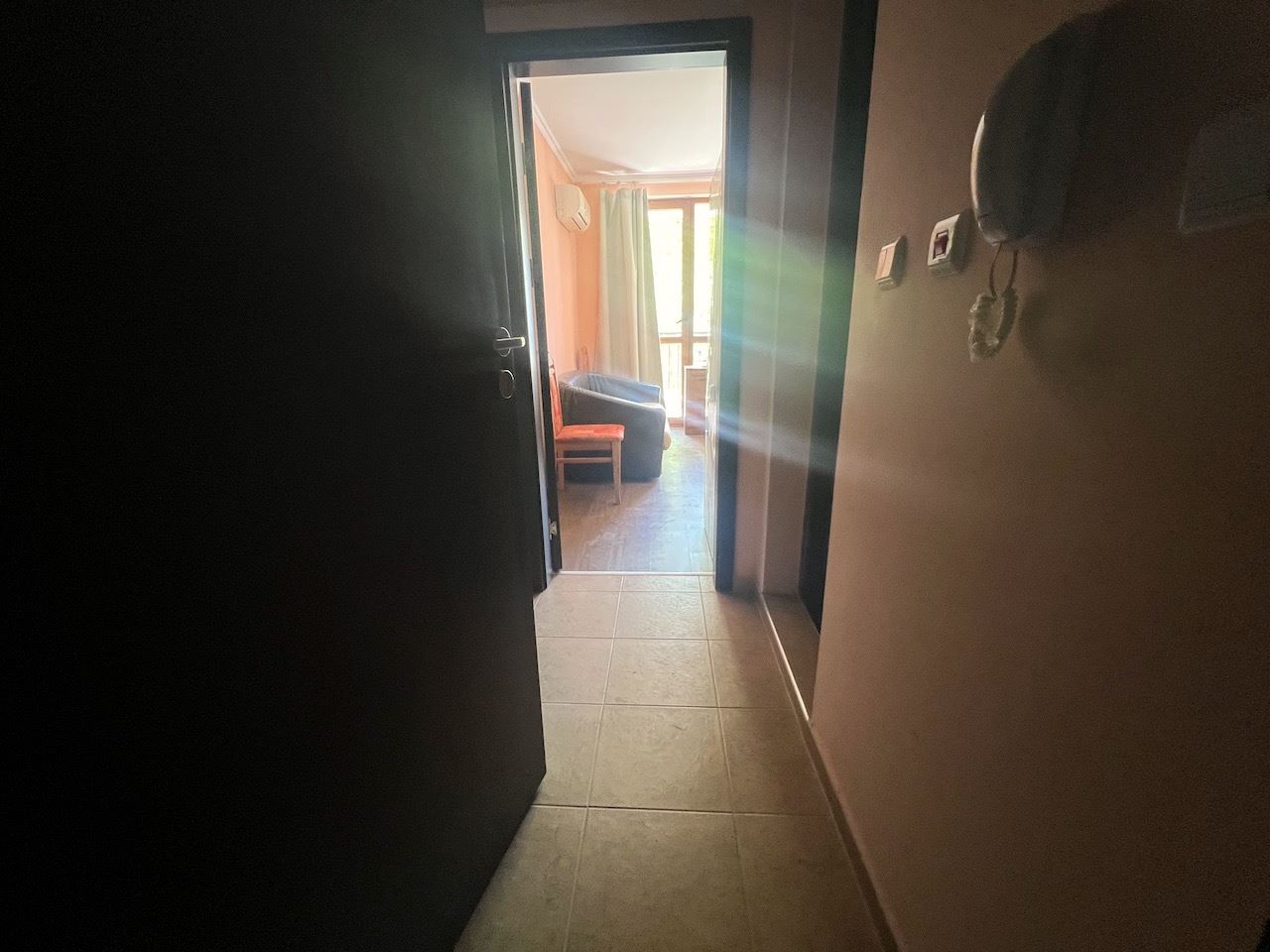 Gemütliches Studio im Herzen von Elenite – nur wenige Minuten vom Strand entfernt, in einer geschlossenen Anlage mit Pool und hervorragenden Annehmlichkeiten