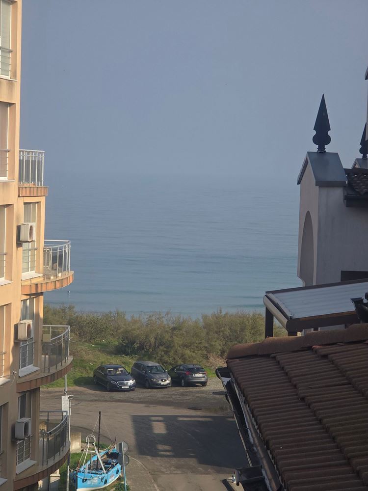Geräumige 3-Zimmer-Wohnung mit Meerblick in Pomorie – 50 Meter vom Meer entfernt