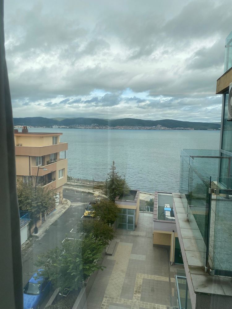 Elegante und großzügige 3-Zimmer-Wohnung in erster Meereslinie in Nessebar – Panoramablick auf das Meer und Premium-Komfort